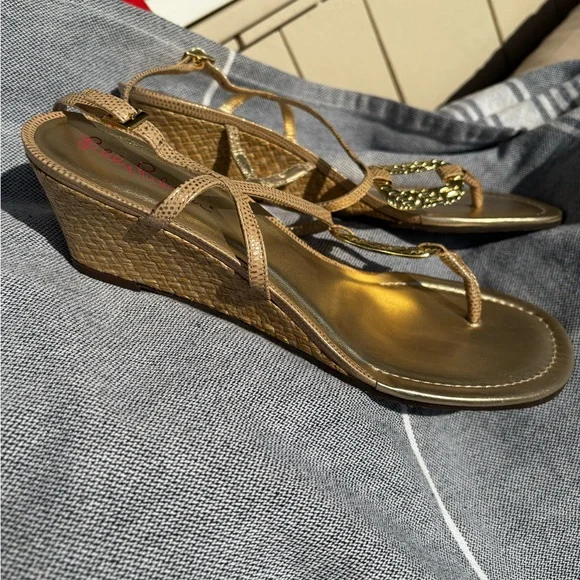 Lilly Pulitzer NEW Gold Metallic T-Strap Sandals 10M - Picture 6 of 10